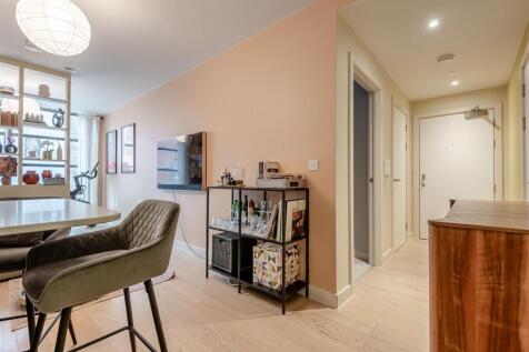 8661632-interior14.jpg