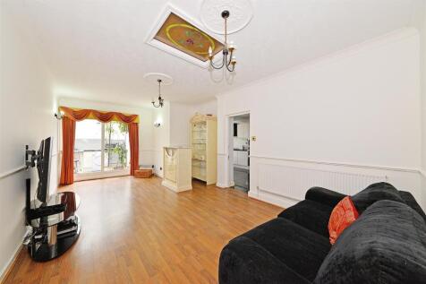 FAMILY ROOM.jpg