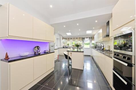 KITCHEN 1.jpg