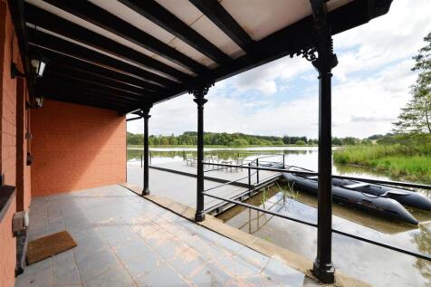 Boathouse External (31).jpg