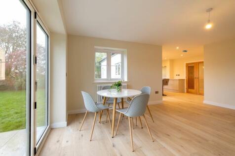 Sitting/Dining Room