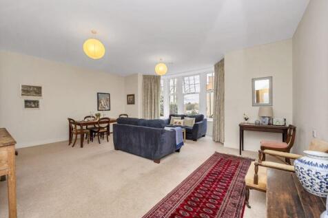 Sitting/Dining Room