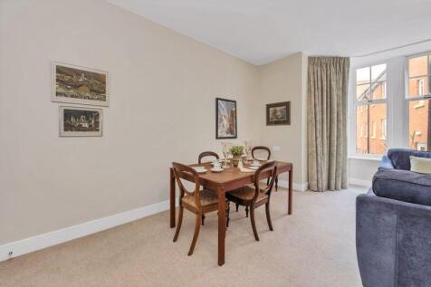 Sitting/Dining Room