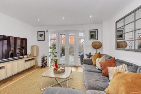 Sitting/Dining Room