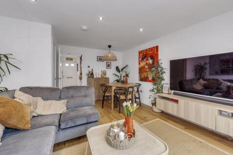 Sitting/Dining Room
