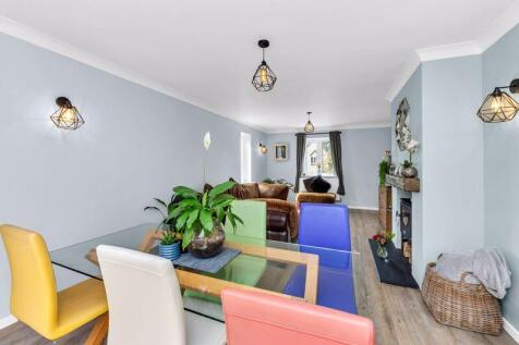 Sitting/Dining Room