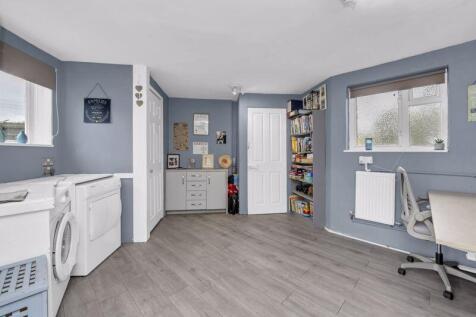 Utility Room/Study