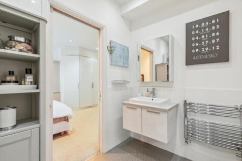 Principal Bathroom