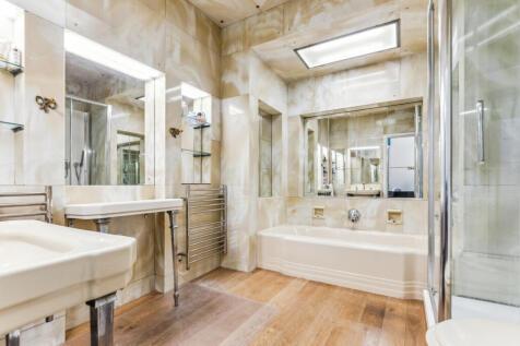 Principal Bathroom