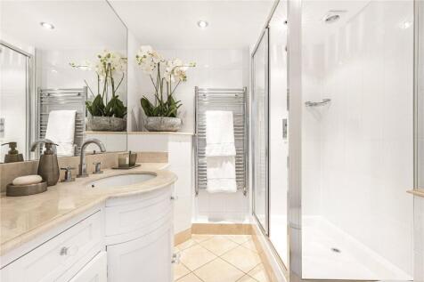 Principal Bathroom