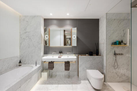 Principal Bathroom