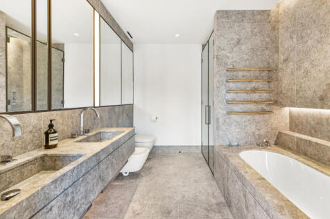 Principal Bathroom