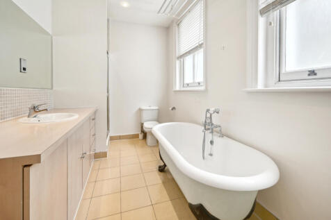 Principal Bathroom