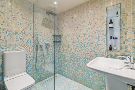 Principal Bathroom