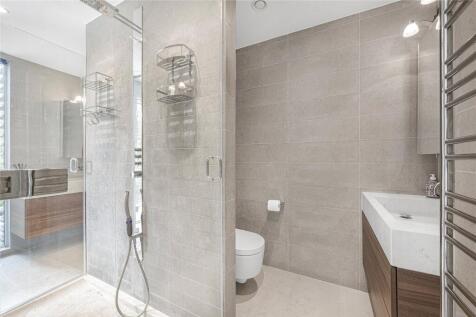 Principal Bathroom