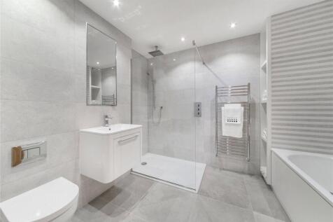 Principal Bathroom