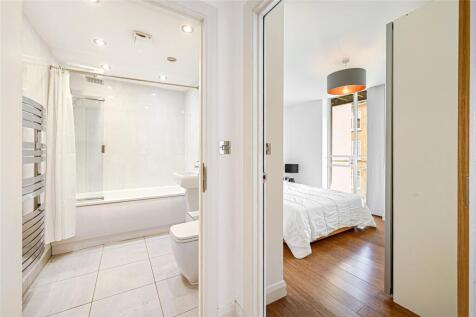 Bedroom/Bathroom