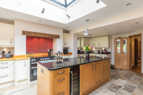 Holly House ph26