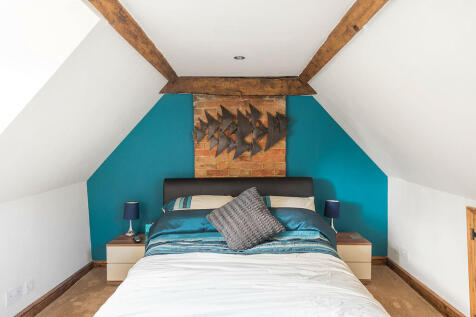 Holly House ph42