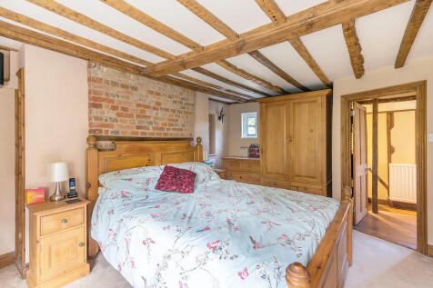 Holly House ph33