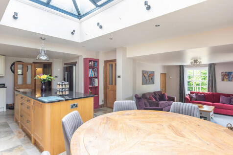 Holly House ph27