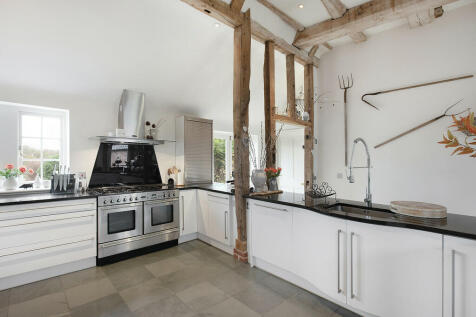 Manor Barn ph37