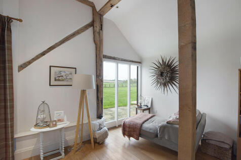 Manor Barn ph30