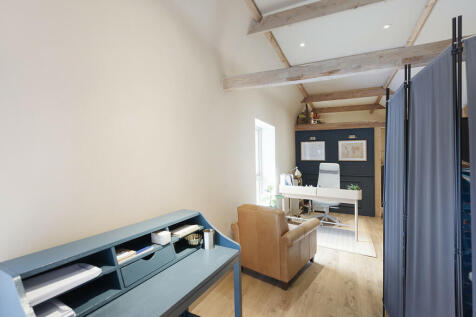 Manor Barn ph52