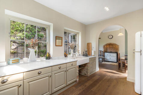 The Manor House p...