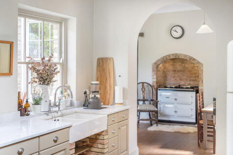 The Manor House p...