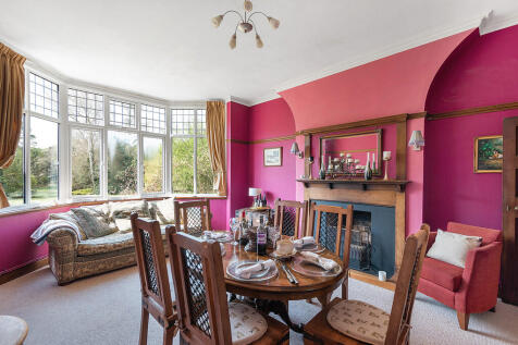 Abbots Court ph25