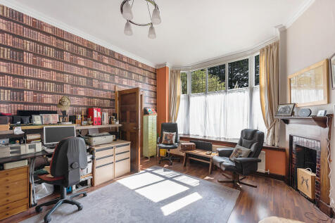Abbots Court ph18