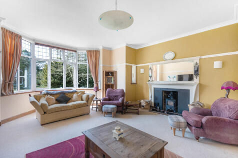 Abbots Court ph23