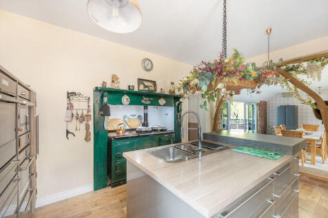 Abbots Court ph29
