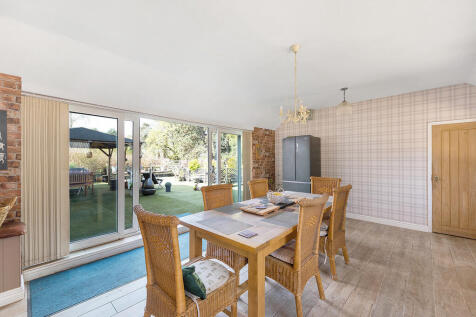 Abbots Court ph31
