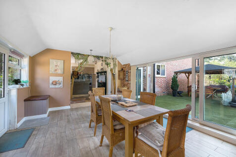 Abbots Court ph32