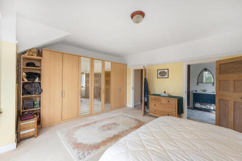 Abbots Court ph42