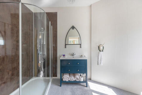 Abbots Court ph43