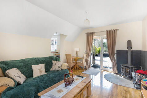 Abbots Court ph48