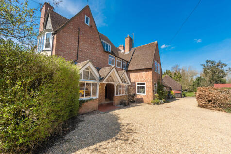 Abbots Court ph16