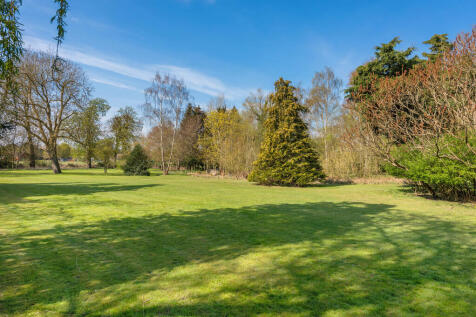 Abbots Court ph13