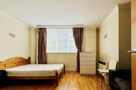 Bedroom 1 photo 2...
