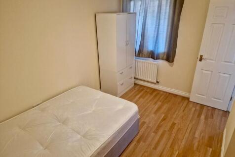 Bedroom 2 (2)
