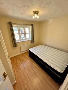Bedroom 1 (2)