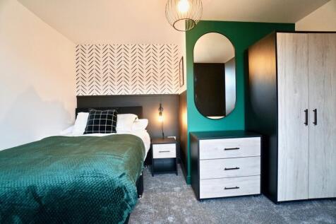 Room 2 wardrobe spac