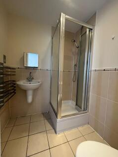 Ensuite to Bedroom 1