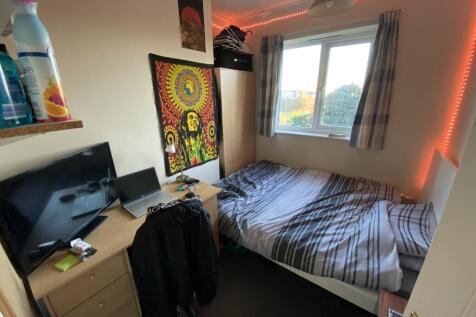 Upstairs single bed