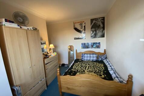 Upstairs small doubl