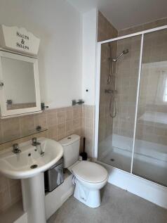 En-suite to Master B