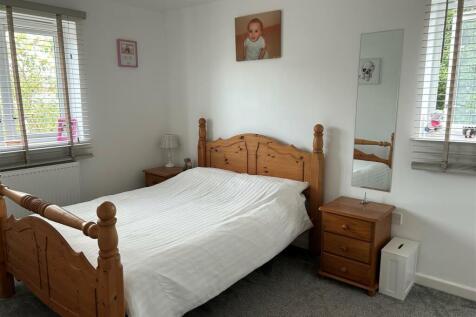 Bedroom 1.jpg